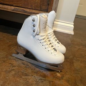 Girls Jackson Figure Skates
